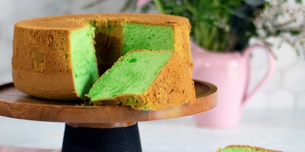 It’s Light, Fluffy and Green - Discover the Yummy Pandan Cake!