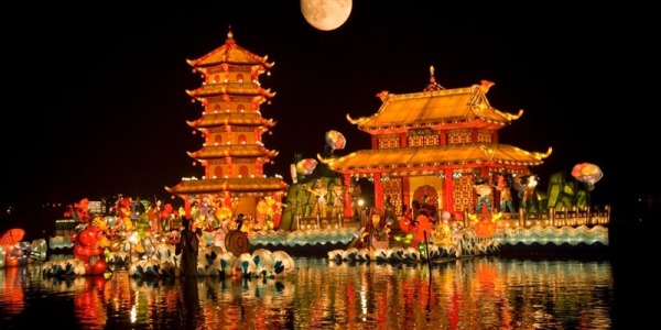 A Taste of Tradition: Chinese Mooncakes 